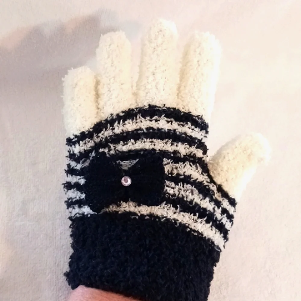 Fancy Fuzzy Gloves w BOW & BLING Rhinestone for Little Girls Ages 3- 5 Stretches